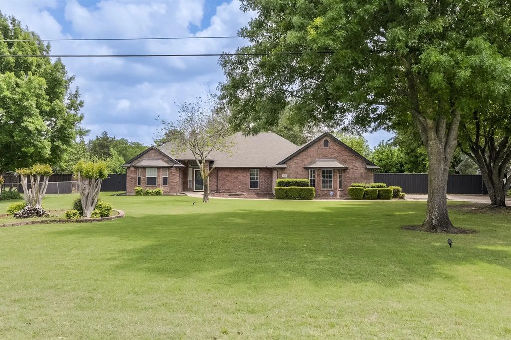1303 Lariat Circle, Oak Leaf