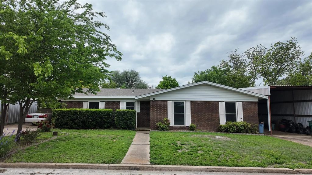 1807 W. Proctor Dr., Goldthwaite