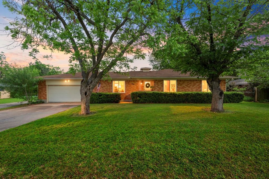 706 W Denison Drive, Robinson