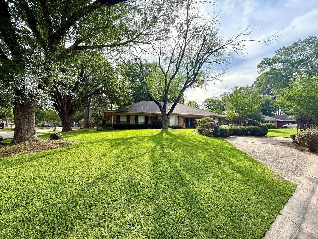 10001 Willowwick Court, Shreveport