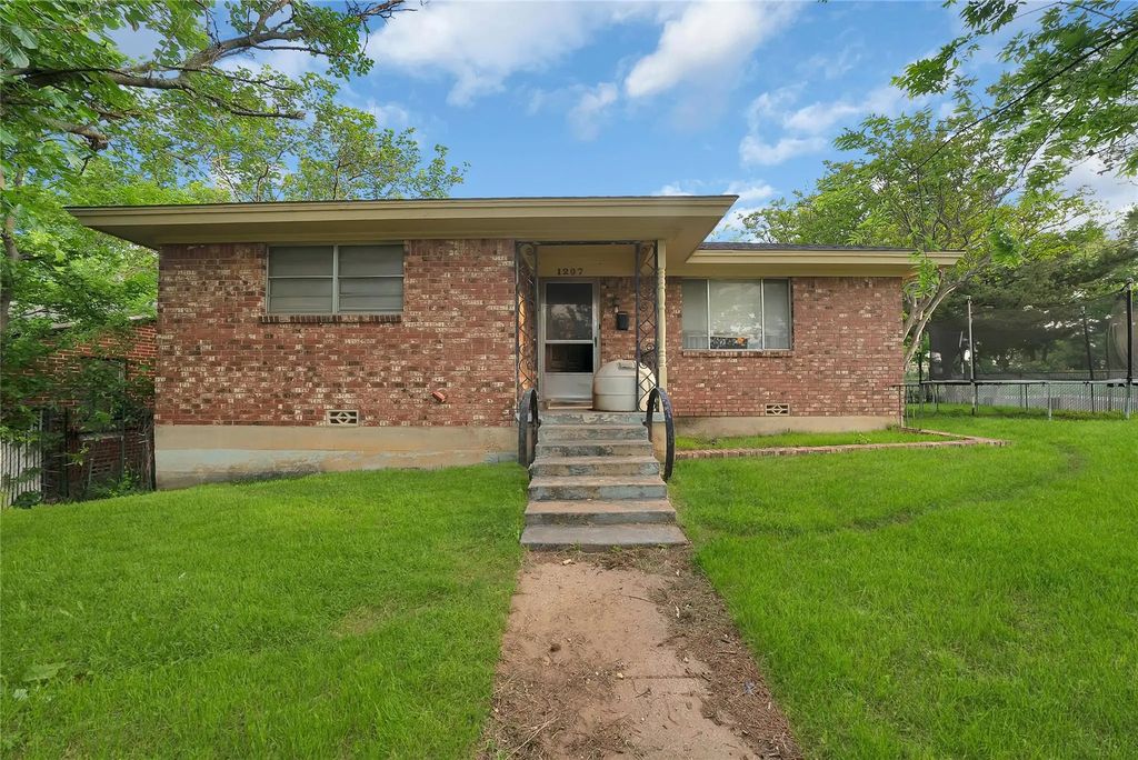 1207 Camelia Street, Weatherford