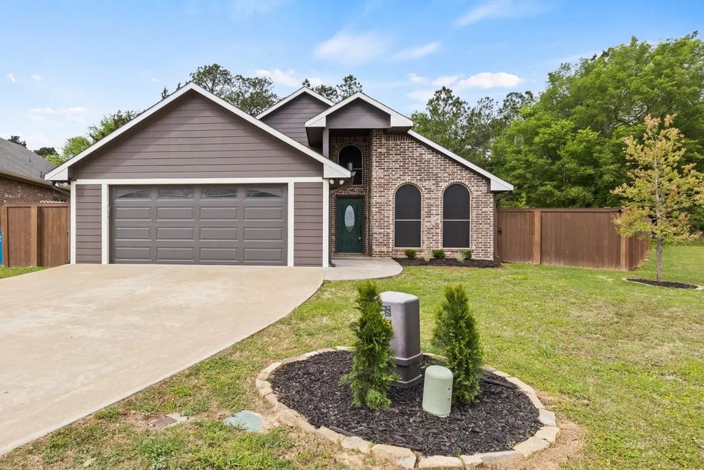 824 Jean Ray Court, Winnsboro