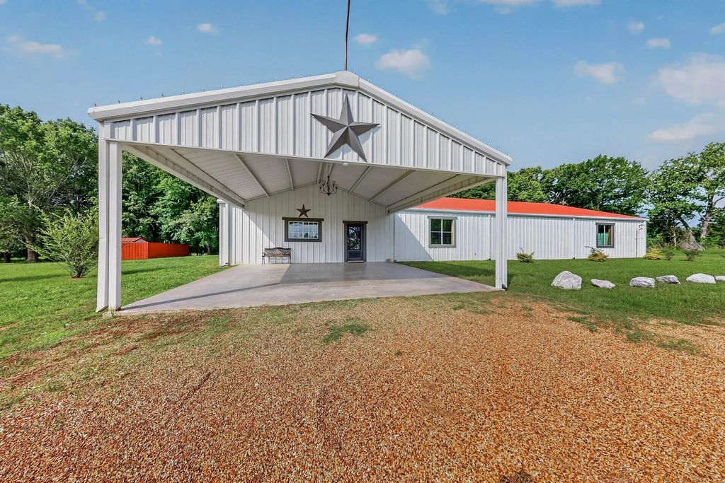 400 Van Zant County Road 113, Grand Saline