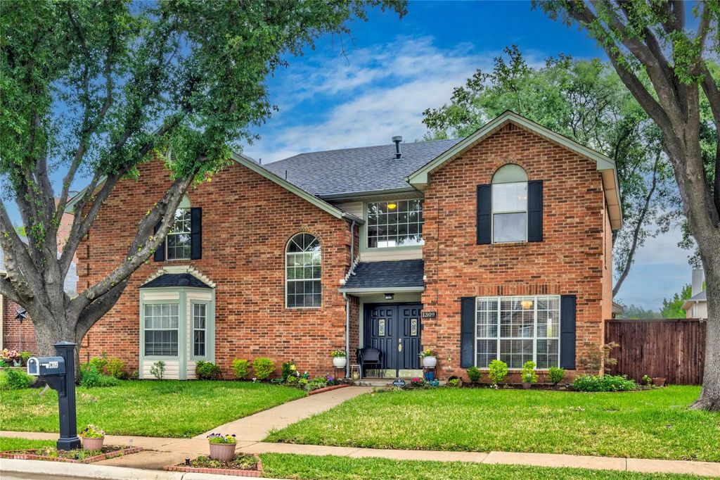 1309 Falcon Drive, Lewisville