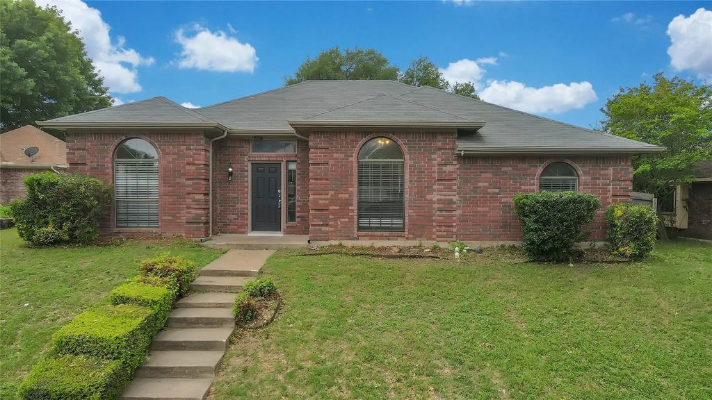 709 Desoto Drive, DeSoto