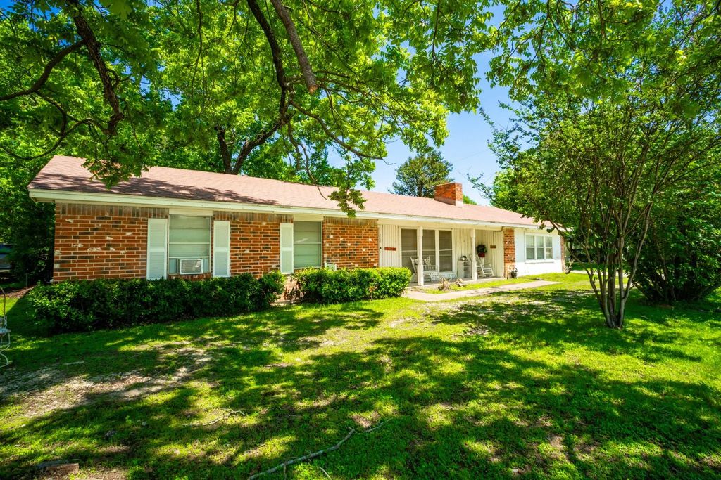 200 E San Saba Street, Wortham