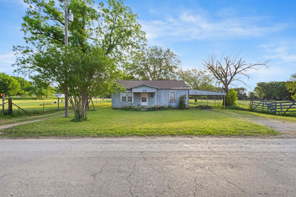 201 Proctor Lane, Sunset
