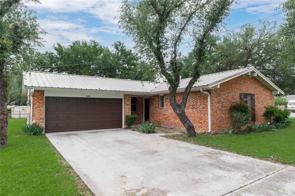 1608 Oakland Terrace, Brownwood