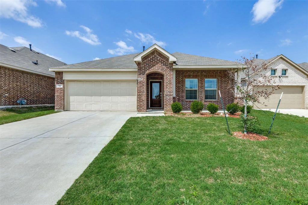 761 Pollyann Trail, Fort Worth