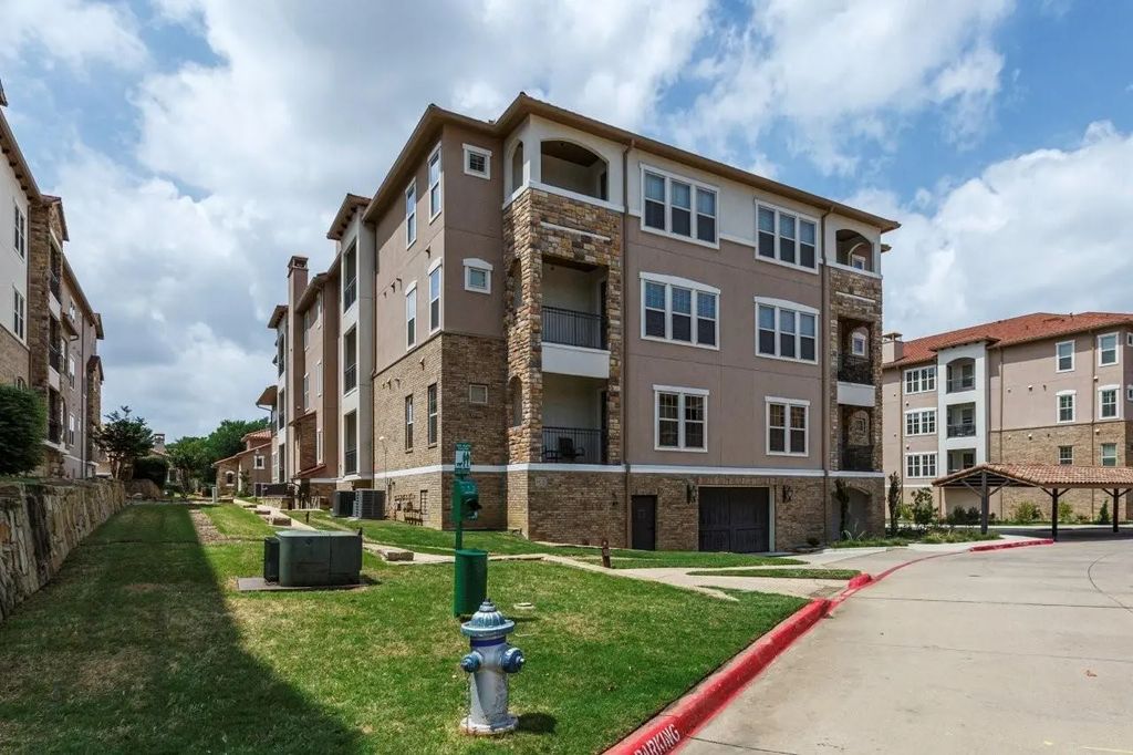 6631 Via Positano 202, Irving