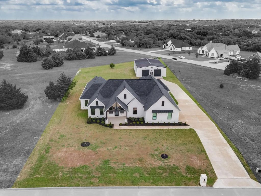 6221 Purple English Oak, Royse City