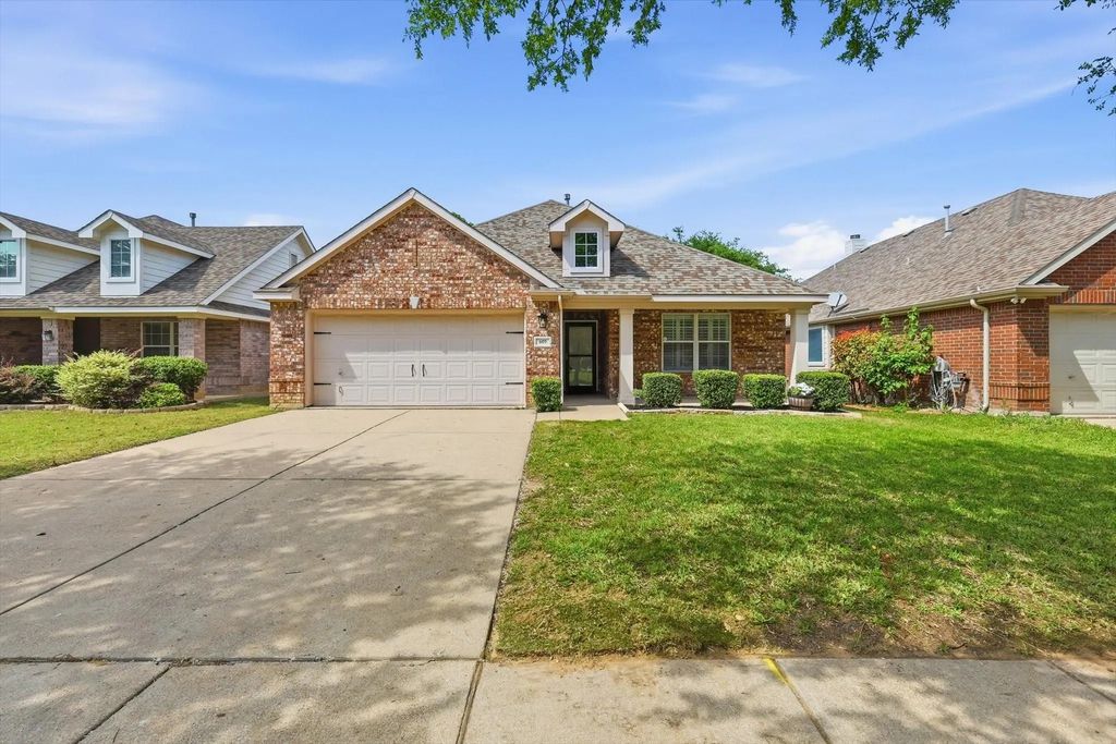 609 Darlington Trail, Fort Worth