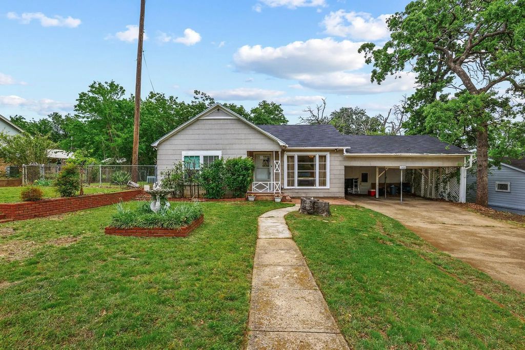 1107 W Hull Street, Denison
