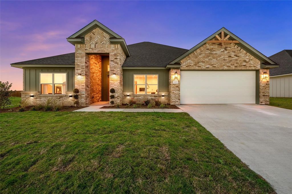 1337 Red Rock Road, Hewitt
