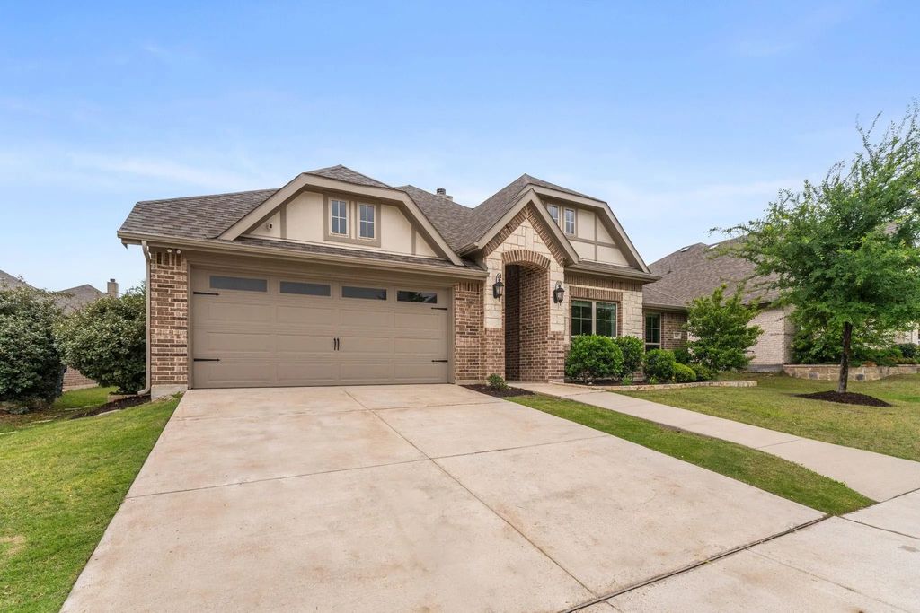 342 Wolf Creek Drive, Waxahachie
