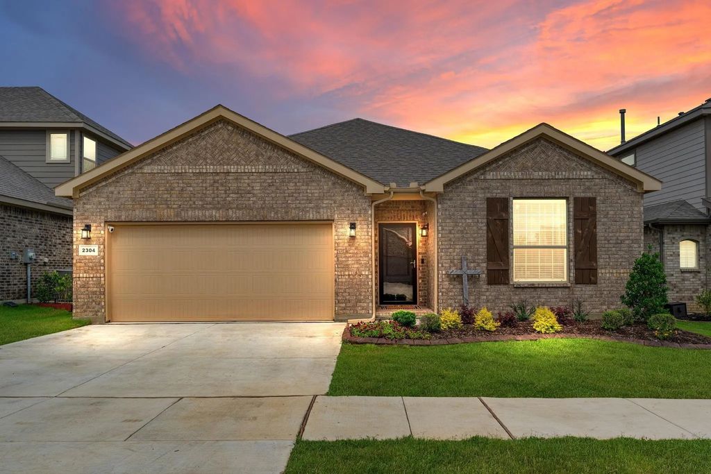 2304 Blackrail Court, Argyle