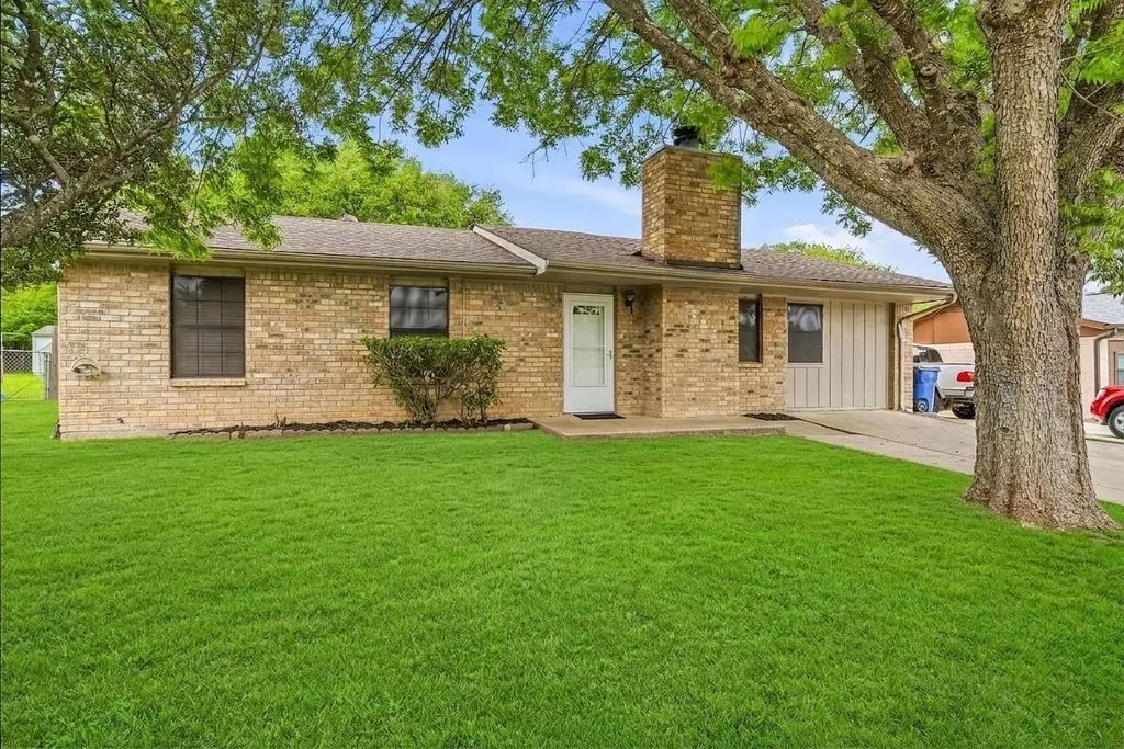 1414 W Torrey Street, Granbury