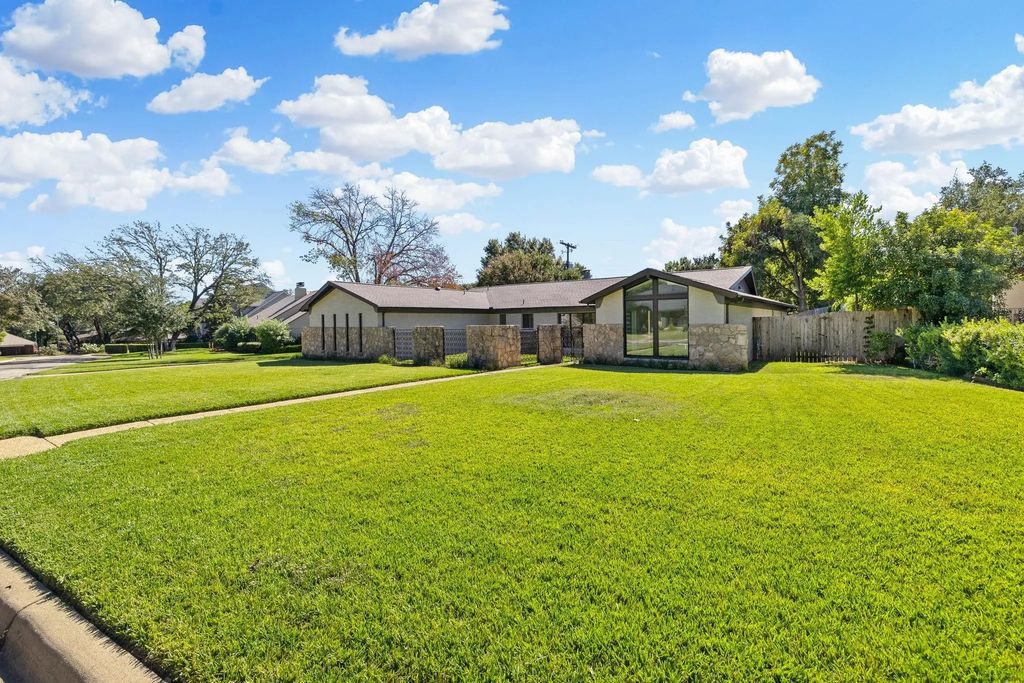 3757 Arroyo Road, Fort Worth