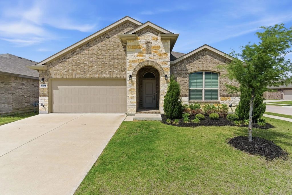 15845 Caballero Drive, Fort Worth