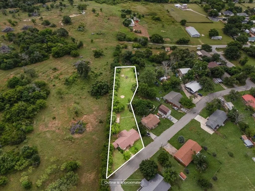 110 Lora Lane, Weatherford