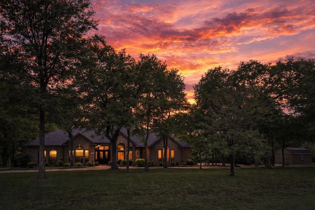 600 Diamond Point Drive, Oak Point