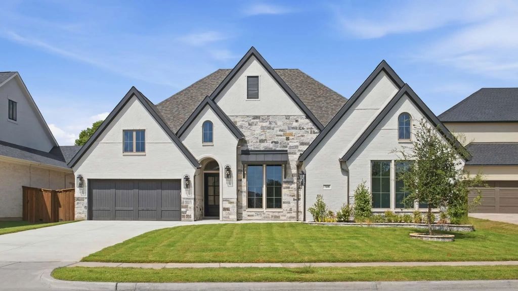 708 Bear Creek Drive, Hurst