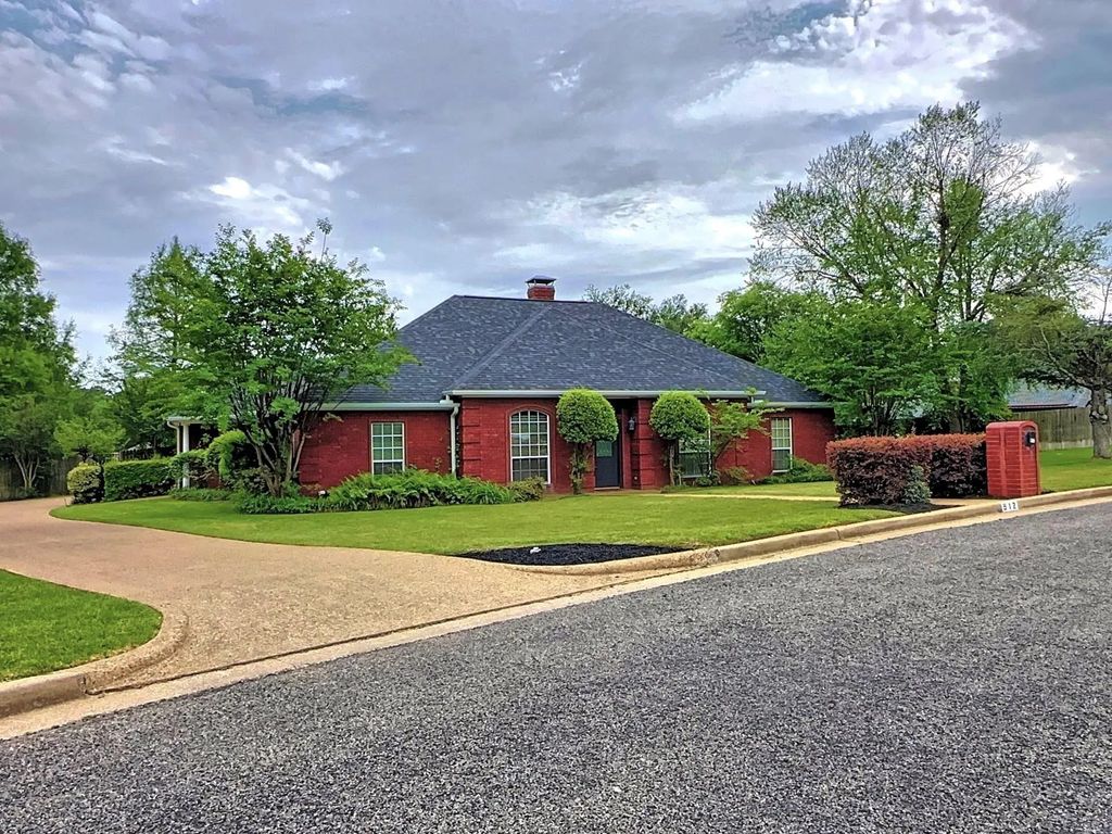 912 Van Winkle Circle, Athens