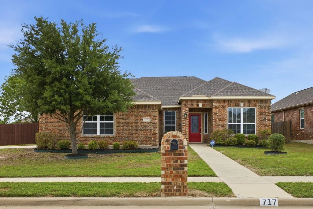 717 Roaring Springs Drive, Glenn Heights
