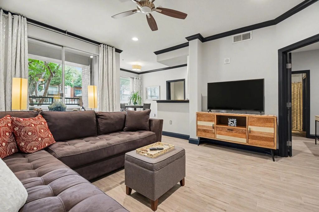 330 Las Colinas Boulevard 118, Irving