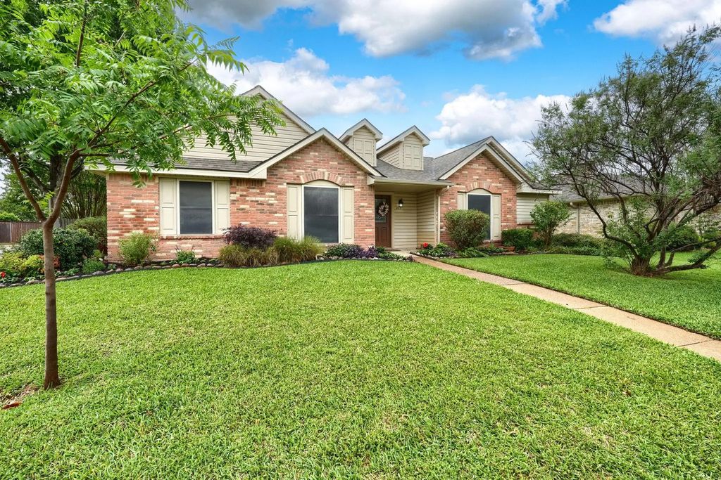 445 Trail View Lane, Garland