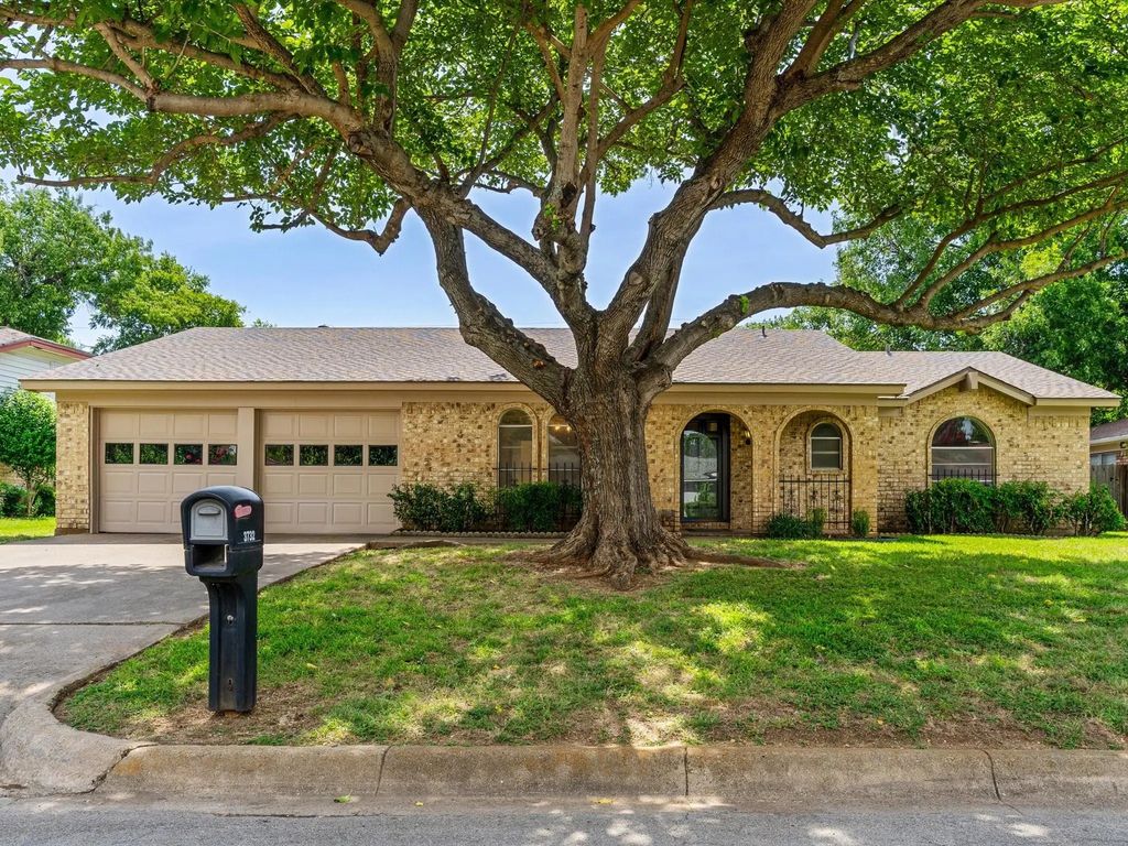3732 Holland Drive, North Richland Hills