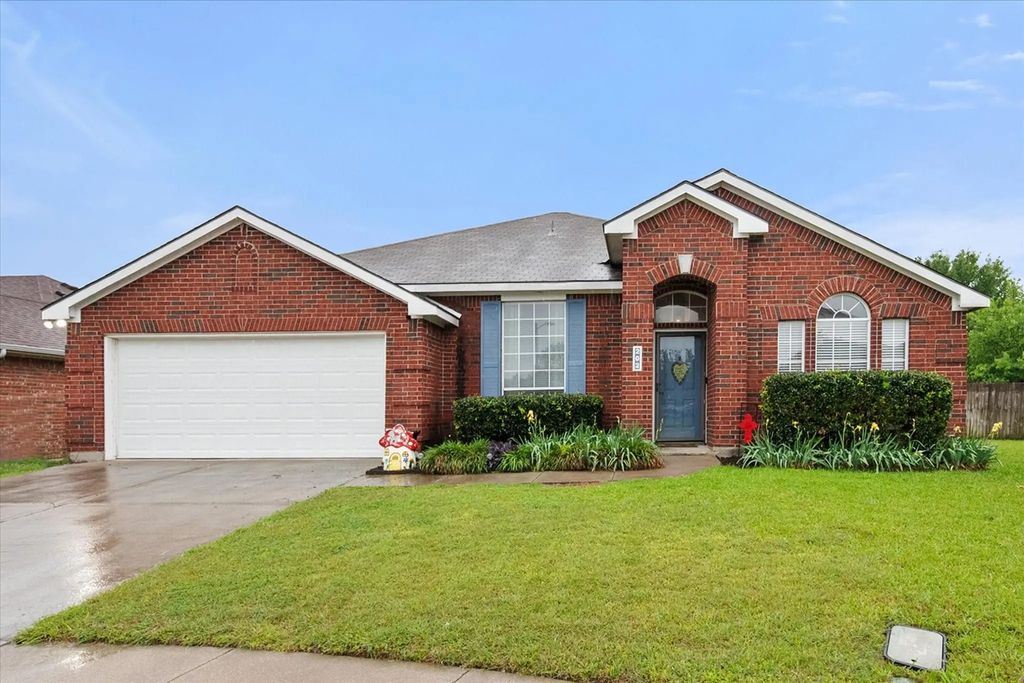 202 Creek Point Lane, Arlington