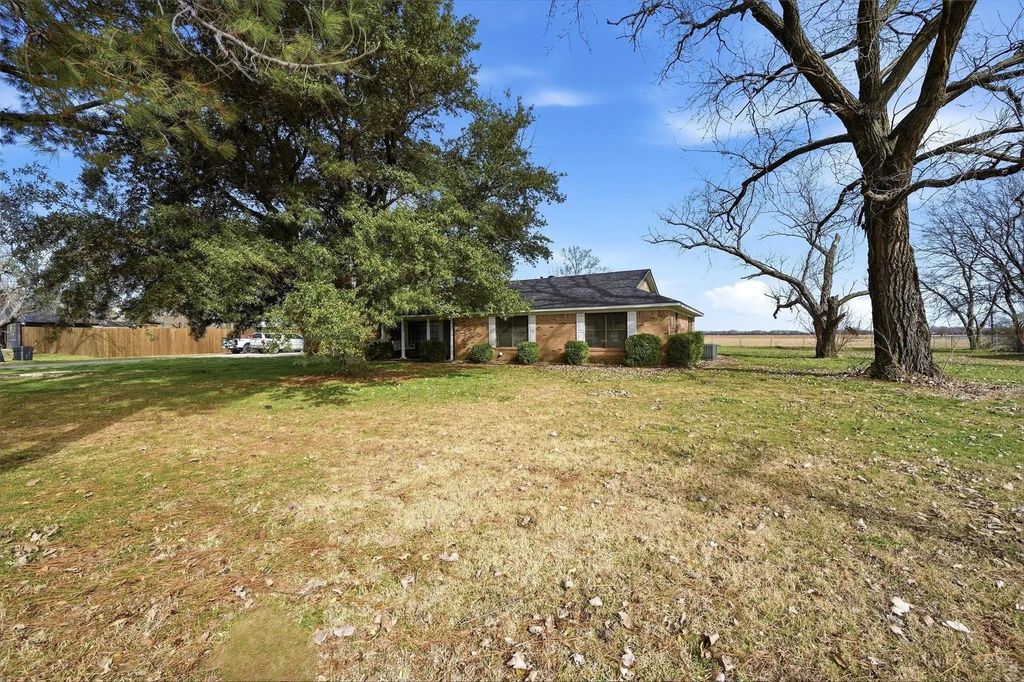 27161 State Highway 56, Whitesboro