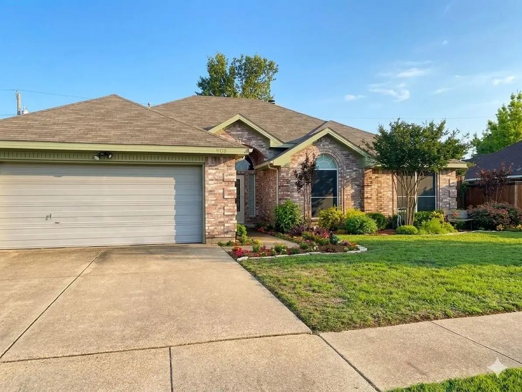908 Busby Drive, Cedar Hill