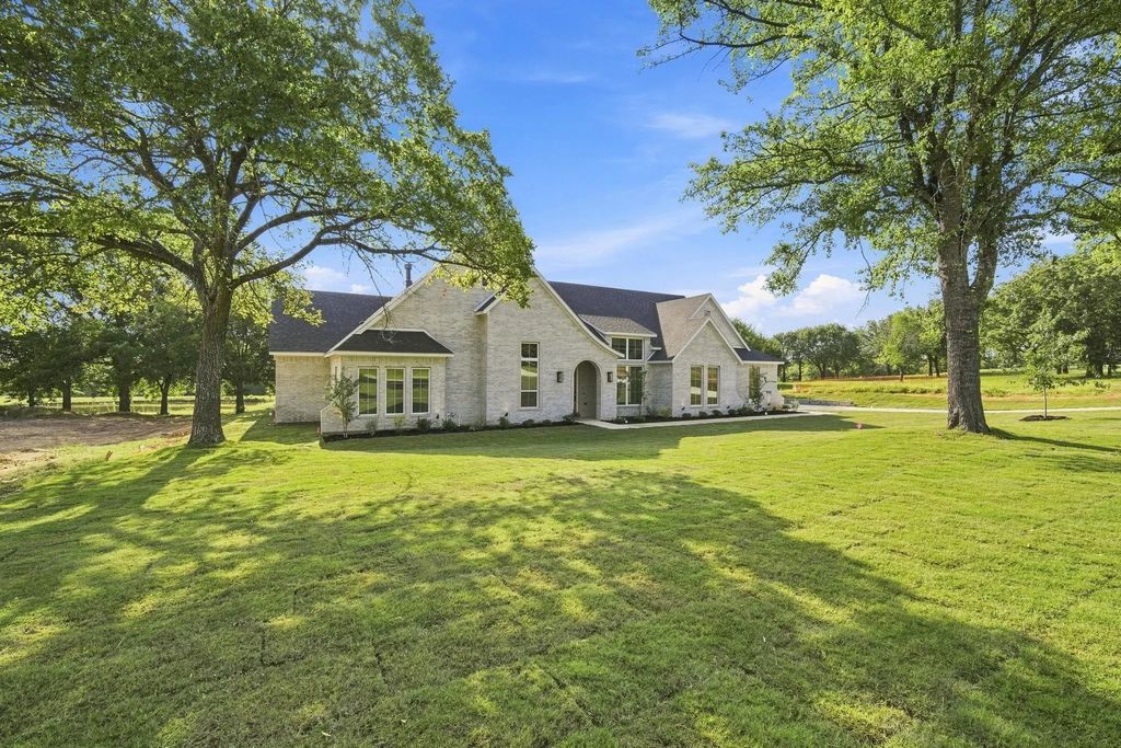 2008 Beauty Berry Court, Cleburne