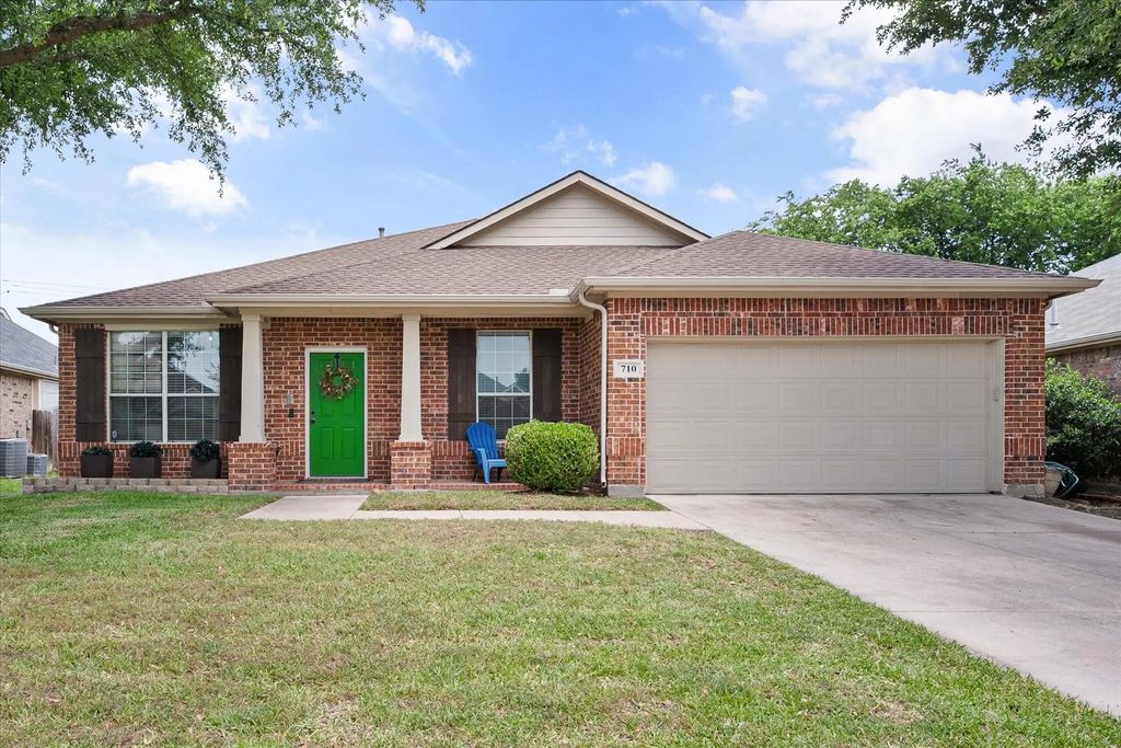 710 Fannin Lane, Mansfield