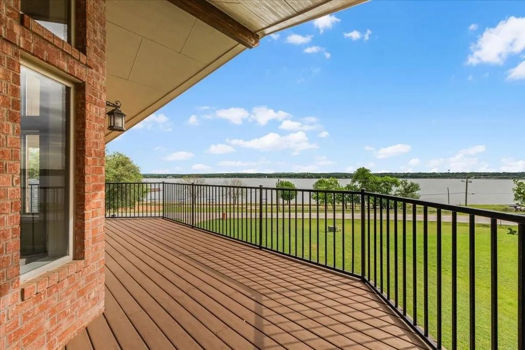 203 W Lake Drive, Weatherford