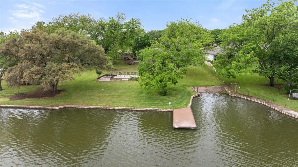 633 E Bridge Street, Granbury