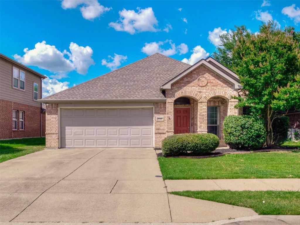 6140 Lochmoor Drive, Fort Worth