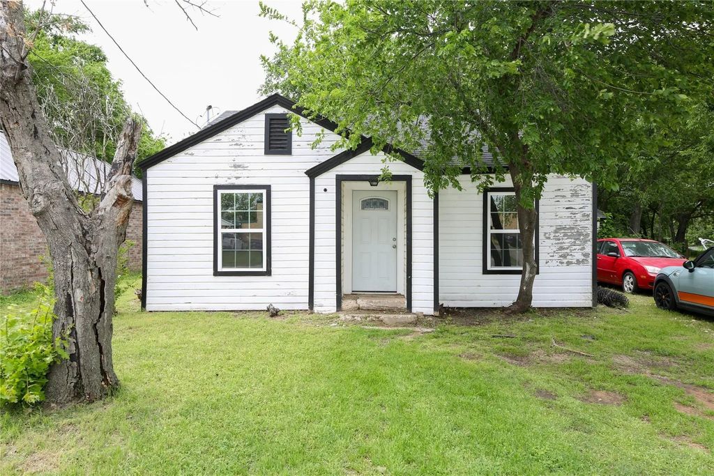 1011 Clay Street, Nocona