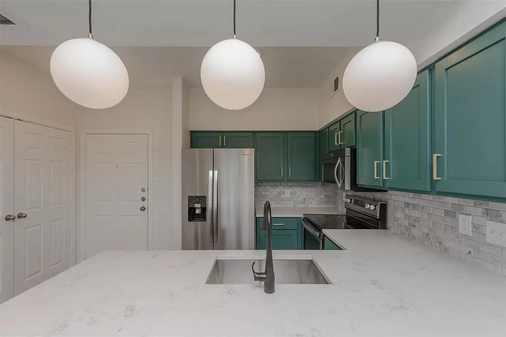 3102 Kings Road 2303, Dallas