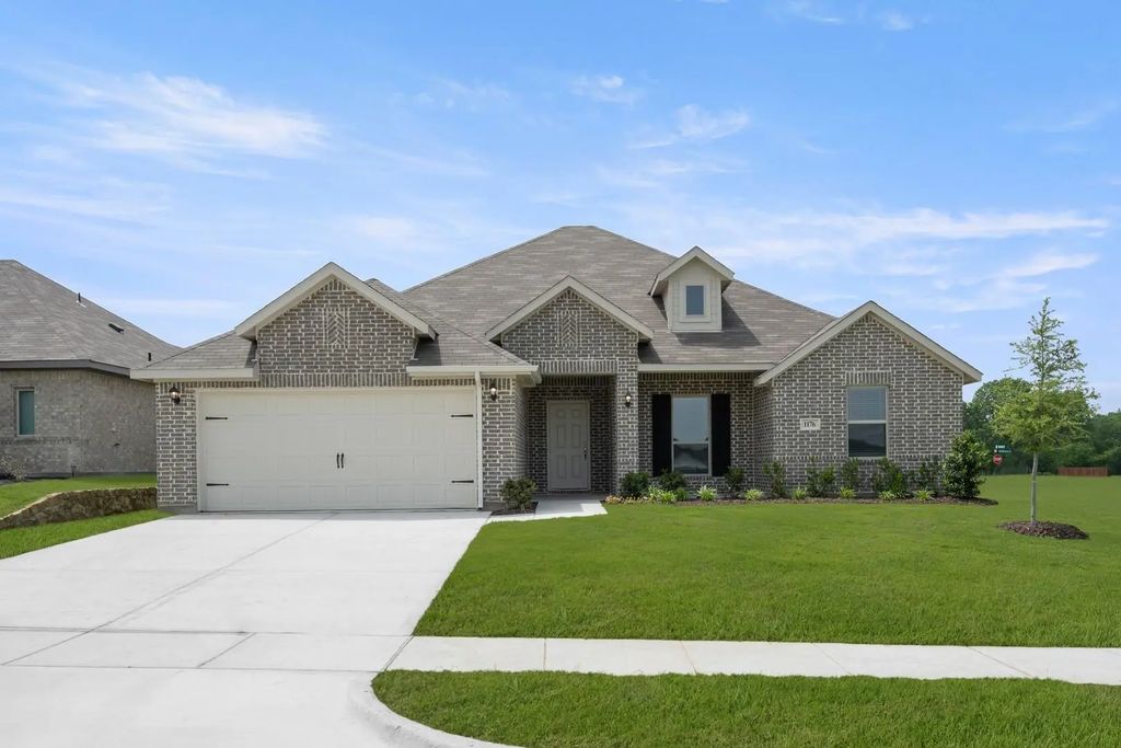 1176 Oak Spring Drive, Burleson