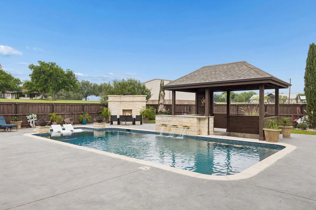 2009 Lakeshore Drive, Cleburne