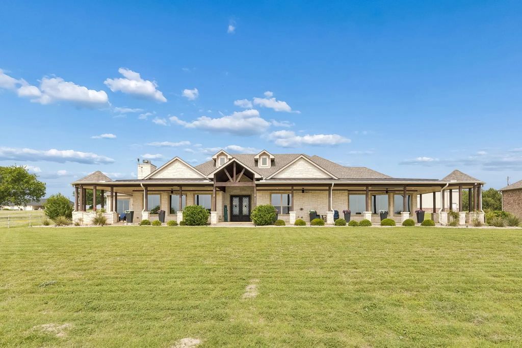 2009 Lakeshore Drive, Cleburne