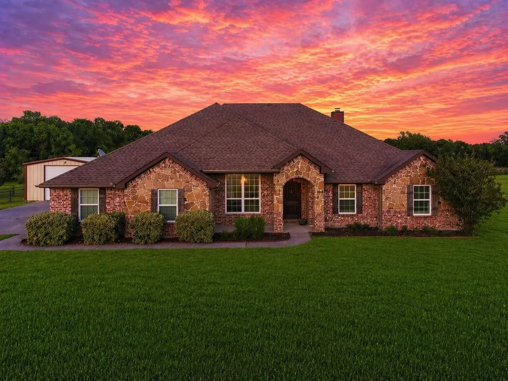 1030 Lester Burt Road, Farmersville