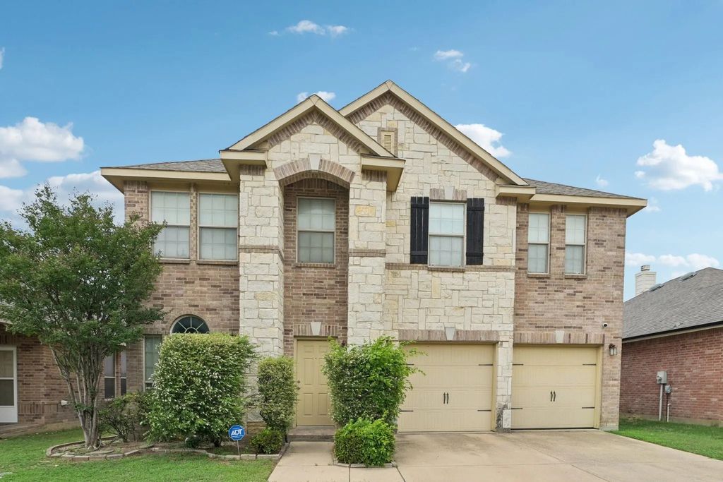 8841 Noontide Drive, Fort Worth