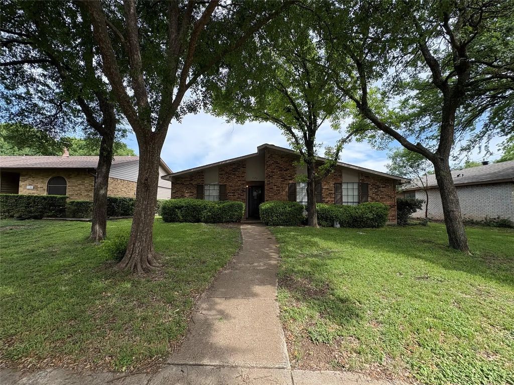 7103 Hardwood Trail, Dallas