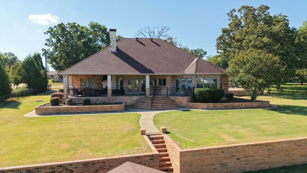 180 Surls Drive, Mabank