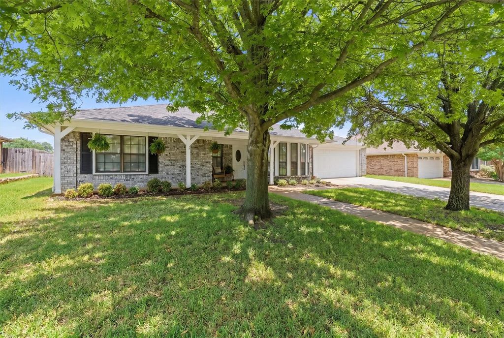 7308 Shady Hollow Lane, North Richland Hills