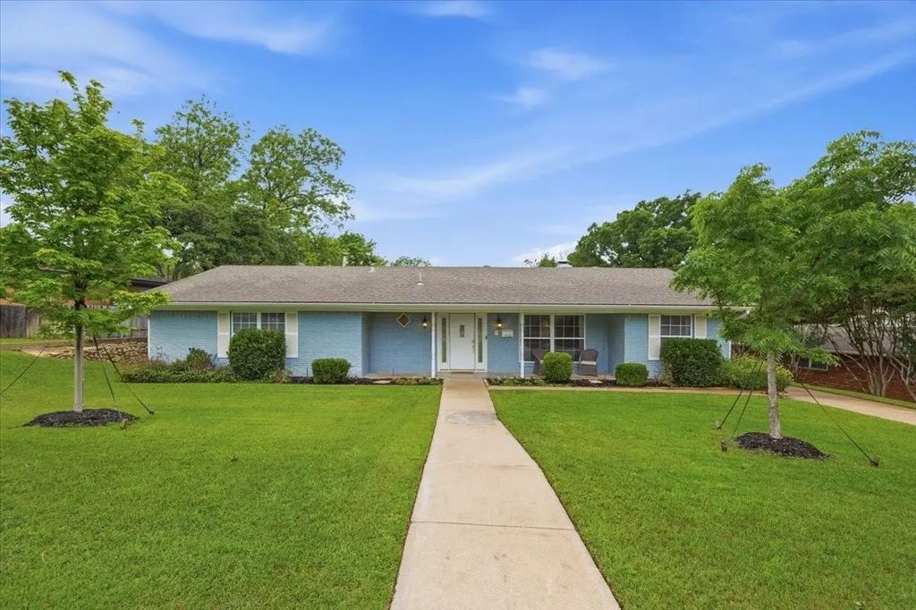 1812 Saxony Road, Fort Worth